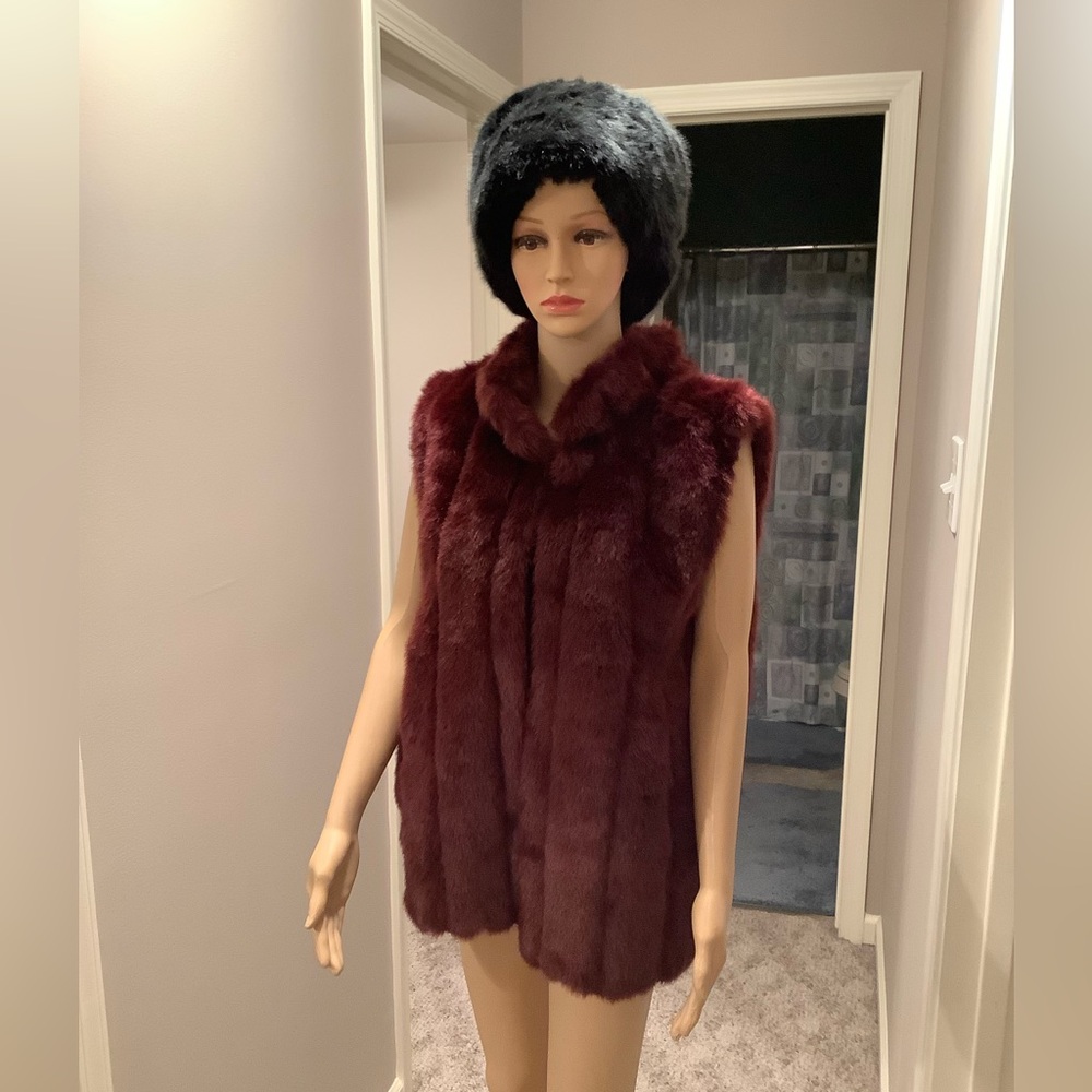 DONNA SALYERS FABULOUS FURS RED FAUX FUR VEST SIZE LARGE